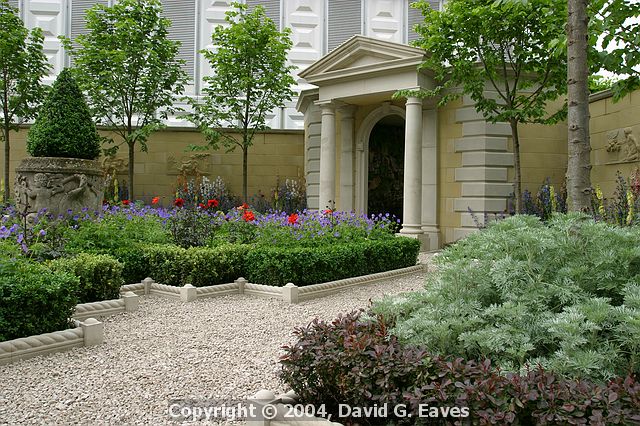 Chelsea Flower Show\nThe Haddonstone Knot Garden