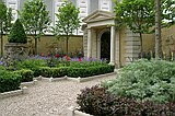 Chelsea Flower Show\nThe Haddonstone Knot Garden